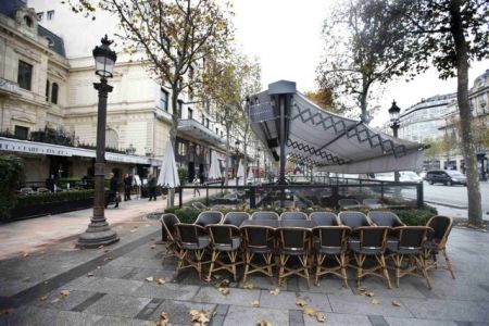 Independent: Μετά το μακελειό μόνο η αδιάλλακτη Δεξιά ακούγεται στη Γαλλία