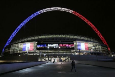 Μήνυμα αλληλεγγύης και ενότητας ο αγώνας Αγγλία-Γαλλία στο Γουέμπλεϊ