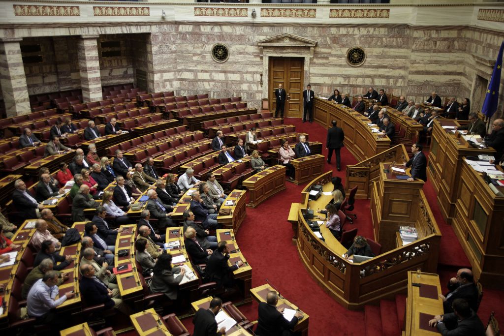 Φόροι σε τυχερά παιχνίδια και στο κρασί για την εκταμίευση των 2 συν 10 δισ. ευρώ