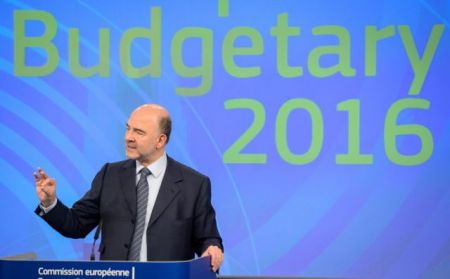 Μοσκοβισί: Η Γαλλία δεν θα υποστεί κυρώσεις για το έλλειμμα