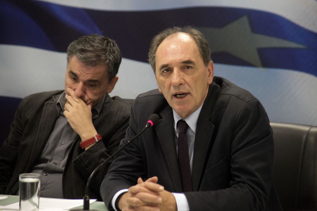 Φόρο στο κρασί προαναγγέλλει ο Ευ. Τσακαλώτος – Nέοι όροι για τους πλειστηριασμούς πρώτης κατοικίας – Προστατεύεται μόνο το 25%