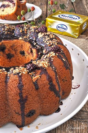 Ζουμερό κέικ με βατόμουρα
