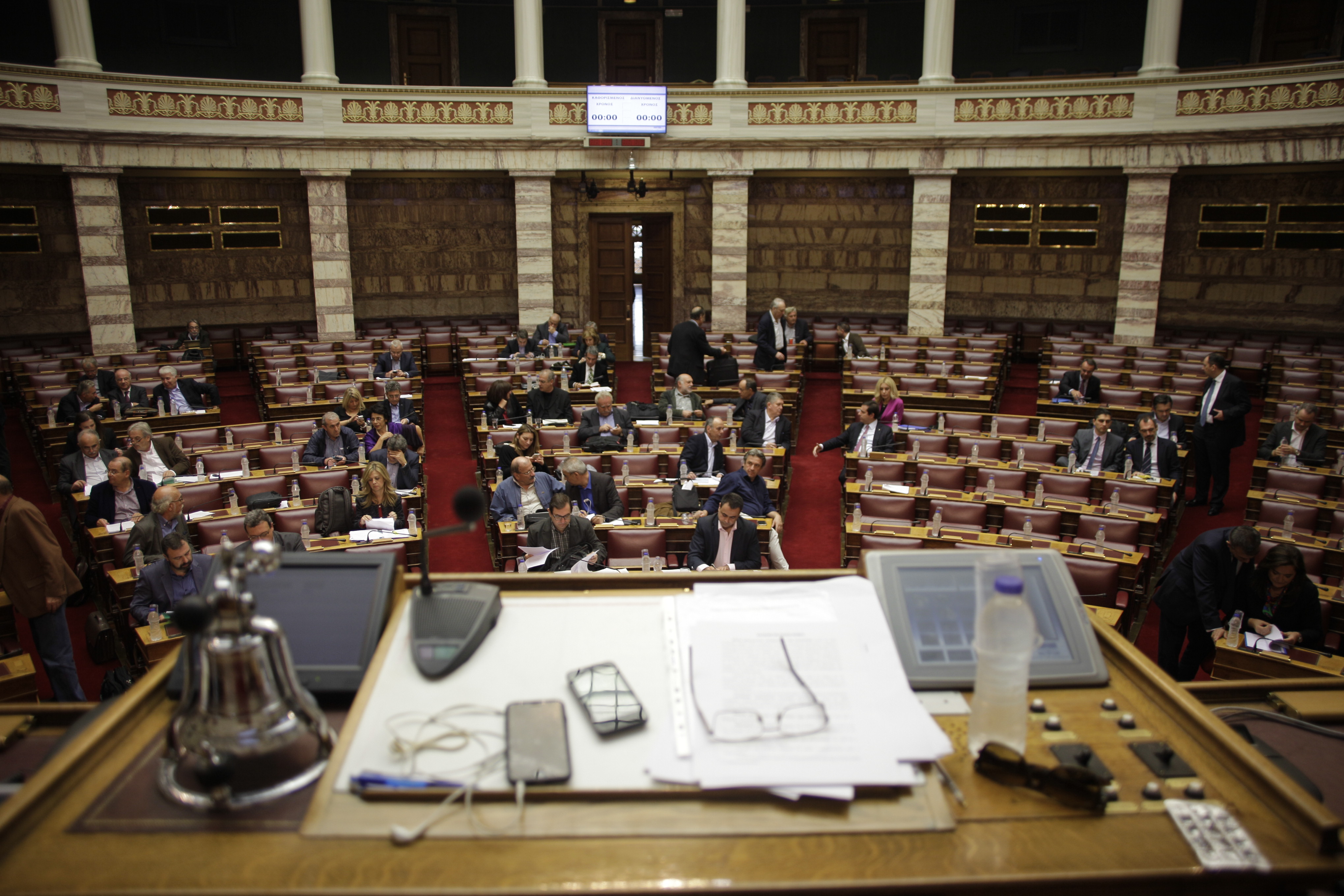 Διχασμός στη Νέα Δημοκρατία για συναίνεση στις νομοθετικές πρωτοβουλίες της κυβέρνησης