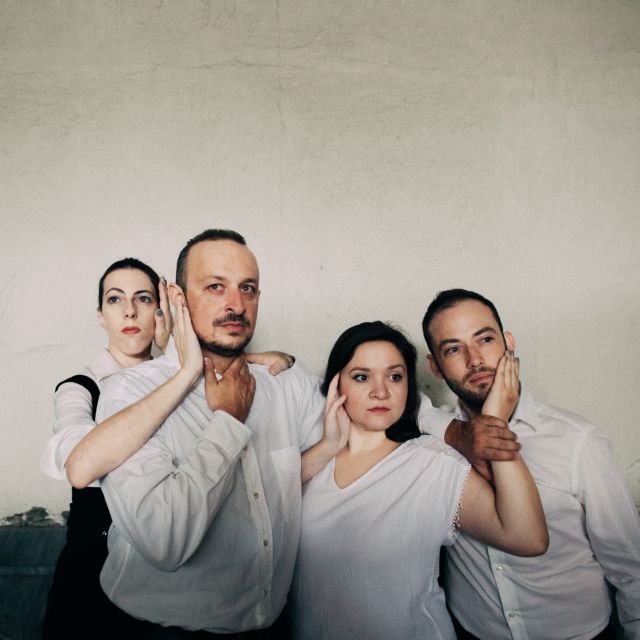 Κοχύλια, μπιζέλια και… τραπουλόχαρτα μετά μουσικής