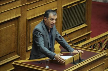 Θεοδωράκης: Βουλιάζουν τη χώρα φωνάζοντας κλισέ