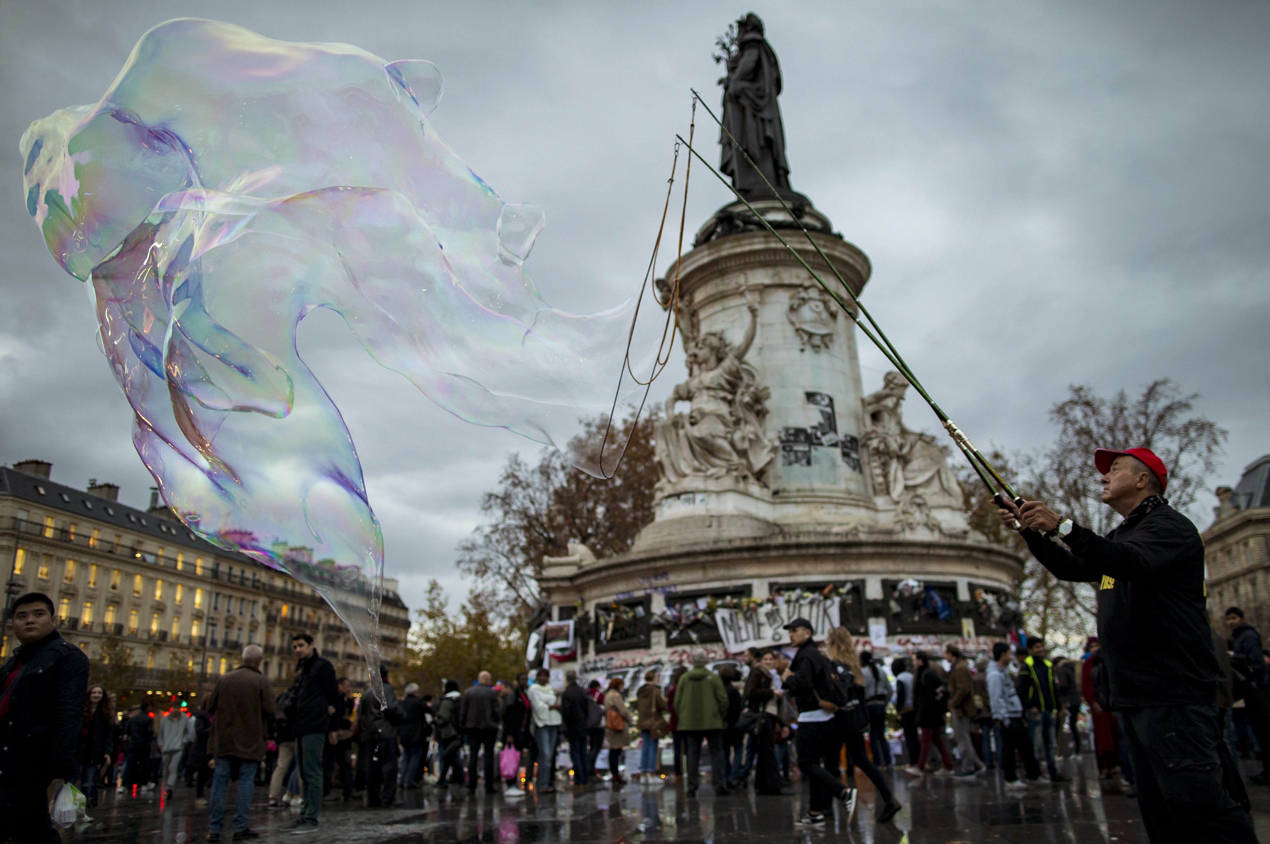 Λήξη συναγερμού στην πλατεία Δημοκρατίας στο Παρίσι