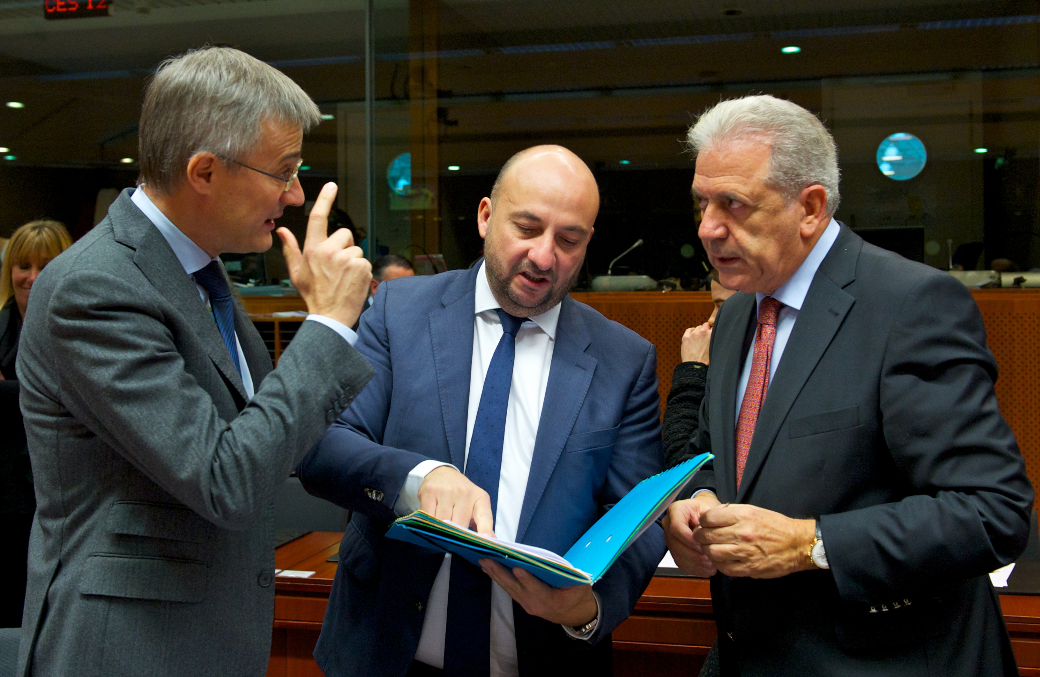 Αβραμόπουλος: Ημέρα αποφάσεων στην ΕΕ για τρομοκρατία-προσφυγικό