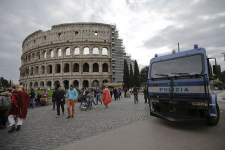 Μήνυμα-φάρσα στο Whatsapp για επίθεση γίνεται viral και τρομάζει τους Ιταλούς