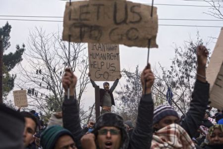 «Συμφόρηση» προσφύγων στον «βαλκανικό διάδρομο»