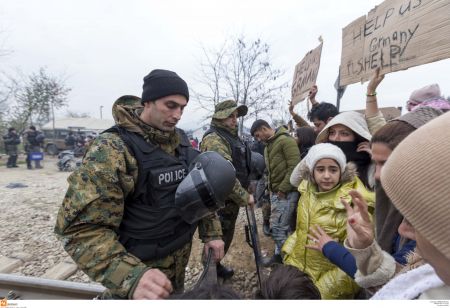 Ύπατη Αρμοστεία: Οσα συμβαίνουν στην Ειδομένη, όφελος των διακινητών