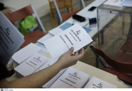 Σε εξέλιξη ο «βρώμικος πόλεμος» στο παρασκήνιο της Ν.Δ. ενόψει των εσωκομματικών εκλογών της 20ης Δεκεμβρίου