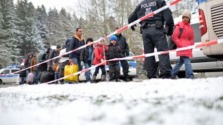 Το Βερολίνο προτείνει ευρωπαϊκό όριο στον αριθμό προσφύγων