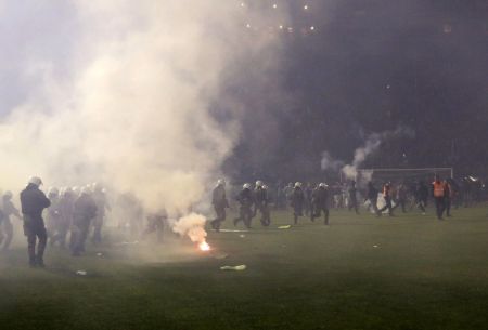Panathinaikos-Olympiacos derby postponed due to hooligan violence