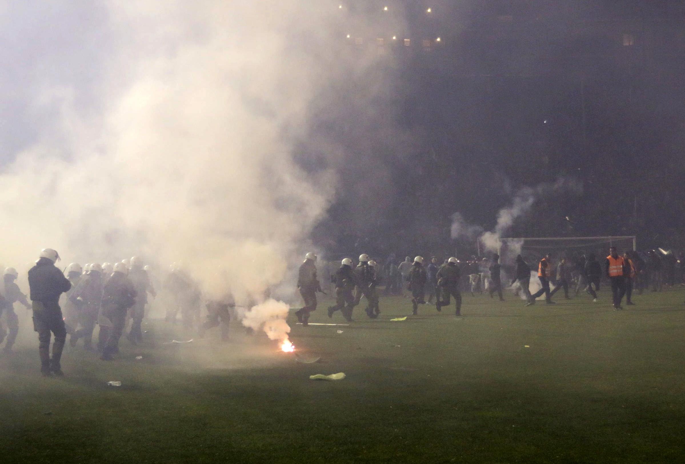 Panathinaikos-Olympiacos derby postponed due to hooligan violence