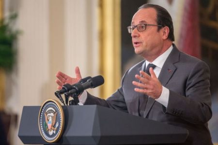 Ο Ολάντ καλεί τους Γάλλους να υψώσουν σημαίες στα σπίτια τους