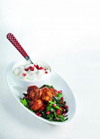 Τηγανιά κοτόπουλου με τζατζίκι από ρόδι