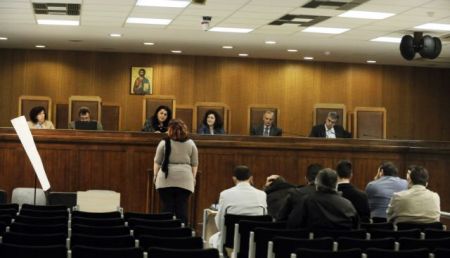 Δίκη Χρυσής Αυγής: Κατηγορούμενοι τρομοκρατούν μάρτυρες