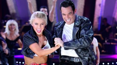 Το μιούζικαλ «Grease» επιστρέφει στη μικρή οθόνη