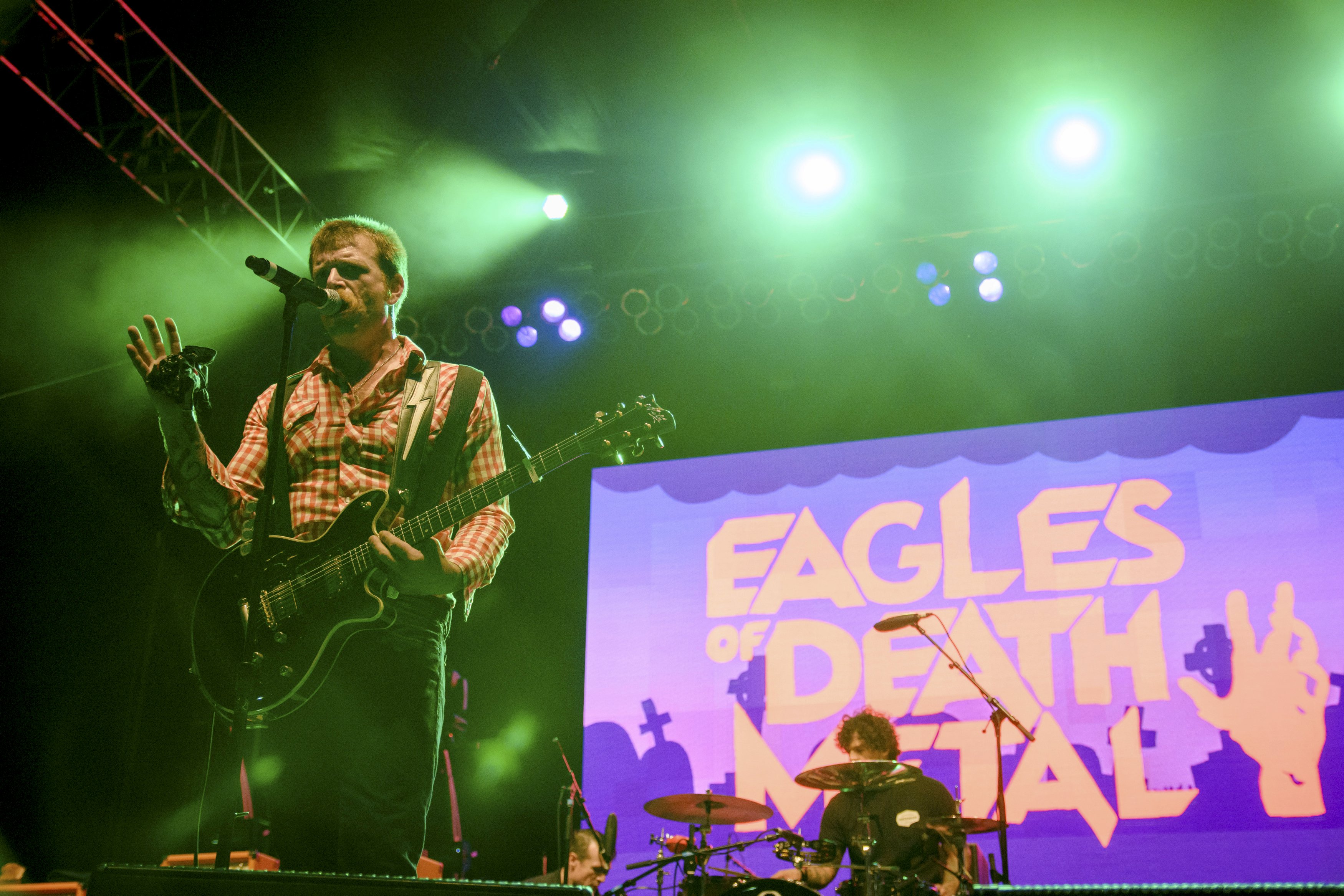 Eagles of Death Metal: «Θέλουμε να τελειώσουμε την συναυλία στο Bataclan»