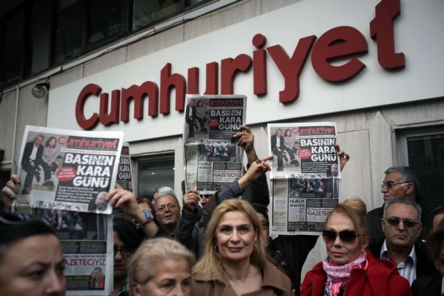 Τουρκία: Αλληλεγγύη Ακιντζί στους φυλακισμένους της Cumhuriyet