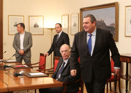 Καμμένος ενημέρωσε Λεβέντη για τις αποφάσεις του ΝΑΤΟ στο προσφυγικό