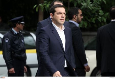 Οπισθεν ολοταχώς σε όλα τα μέτωπα