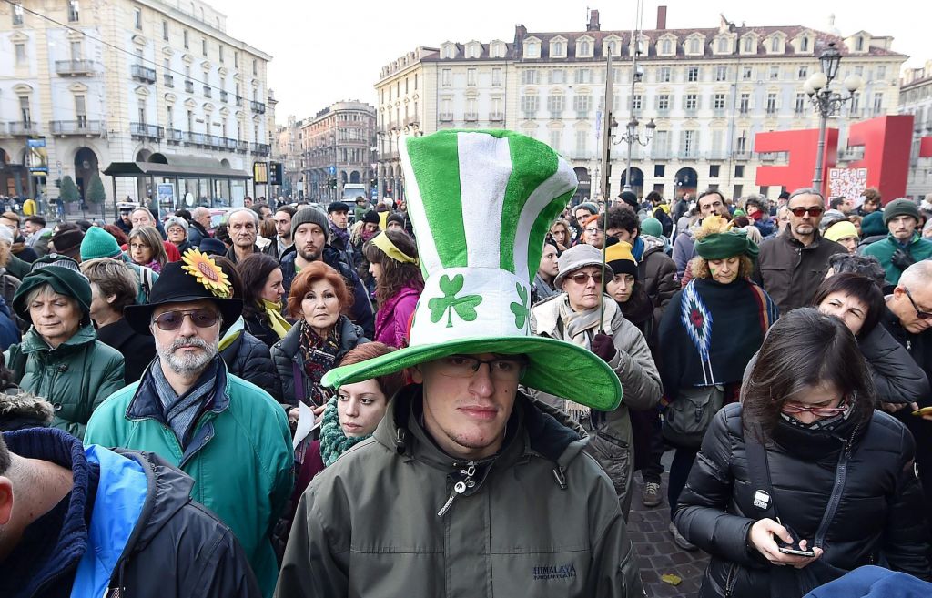 Διαδηλωτές σε όλο τον κόσμο απαιτούν δράση για το κλίμα