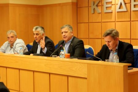 ΚΕΔΕ: Αν δεν υπάρξουν λύσεις, η αυτοδιοίκηση θα σηκώσει το «γάντι»