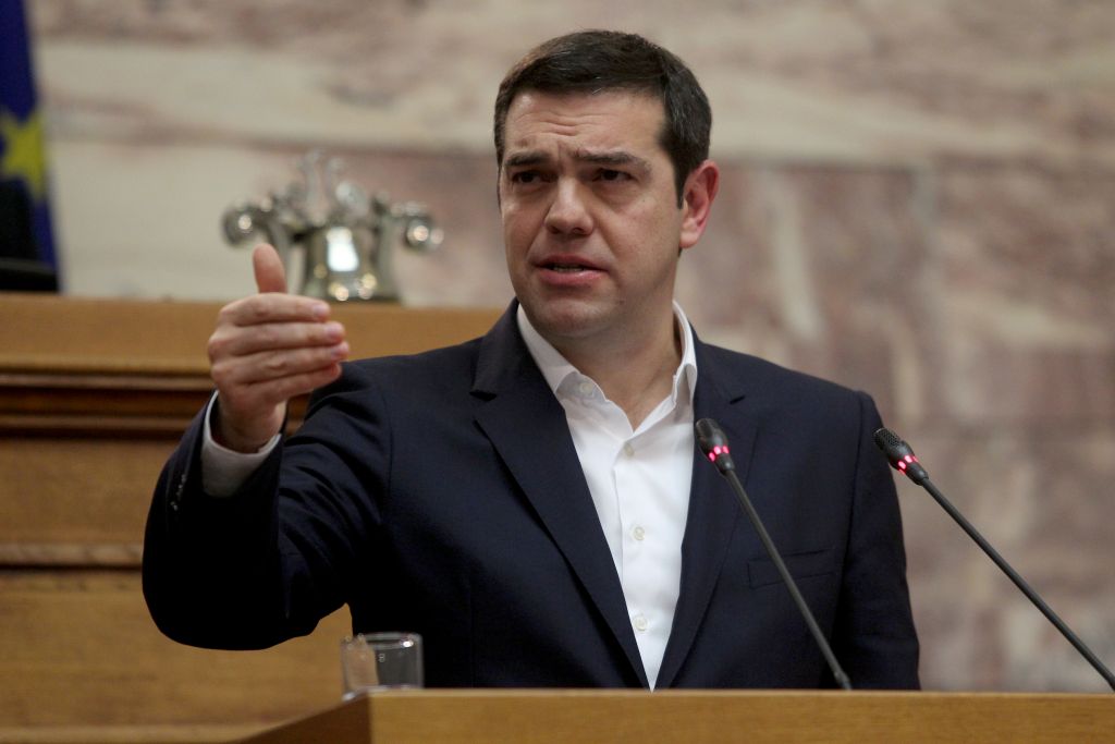 Ο Τσίπρας προετοιμάζει τους βουλευτές για τα σκληρά μέτρα