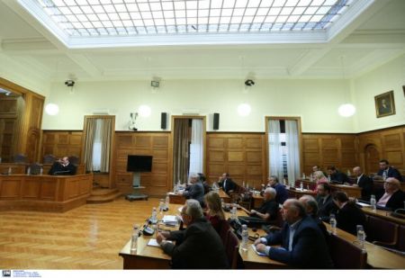 Η αντιπολίτευση μιλά για τετελεσμένα στον διάλογο για την Παιδεία