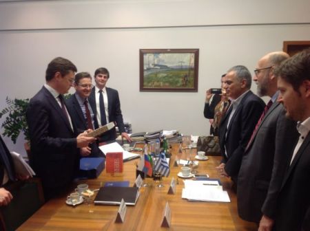 Αλλαγές στη σύμβαση Gazprom – ΔΕΠΑ συζήτησε ο Σκουρλέτης στη Μόσχα