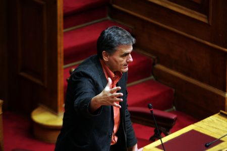Τσακαλώτος: Αξίζει να εξεταστεί η πρόταση για οροφή 15% του ΑΕΠ στις δαπάνες για χρέος
