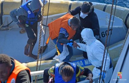 Περισσότεροι από 1.500 μετανάστες διασώθηκαν ανοιχτά της Λιβύης