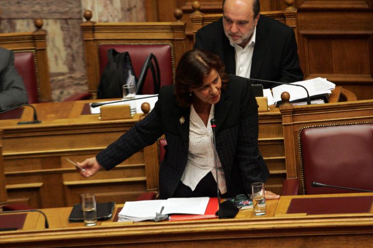 Βουλή: ανέβηκαν οι τόνοι με αφορμή …τα γεμιστά της Θεανούς Φωτίου | tovima.gr