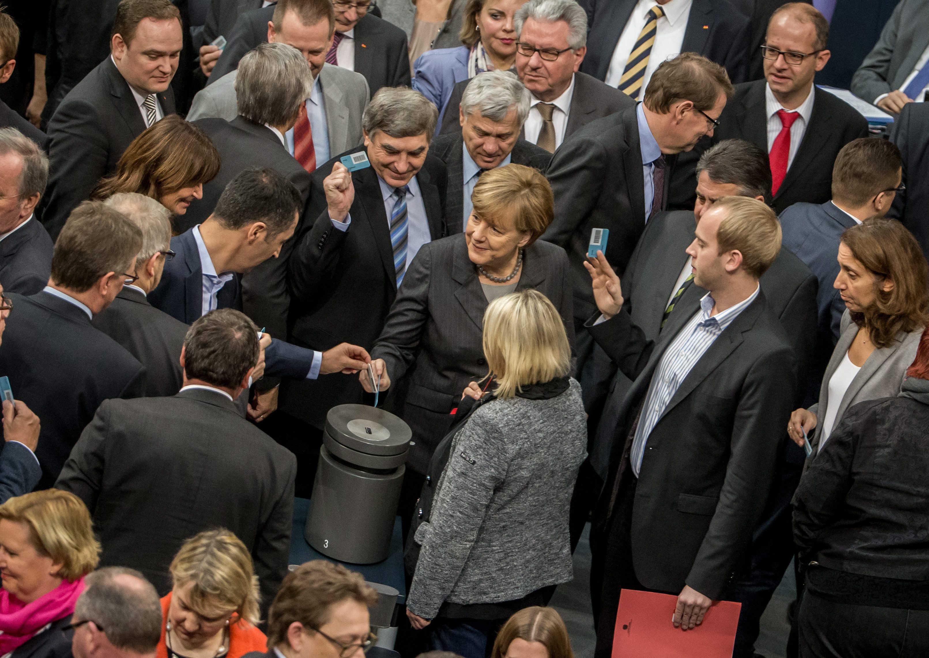 «Ναι» της γερμανικής Βουλής σε συμμετοχή στη μάχη κατά ISIS