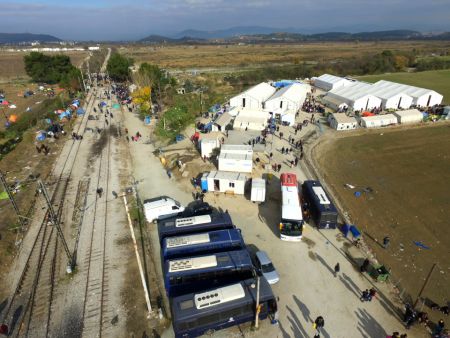 Οι πολυεθνικές παρακάμπτουν τη χώρα λόγω του μπλόκου Ειδομένης