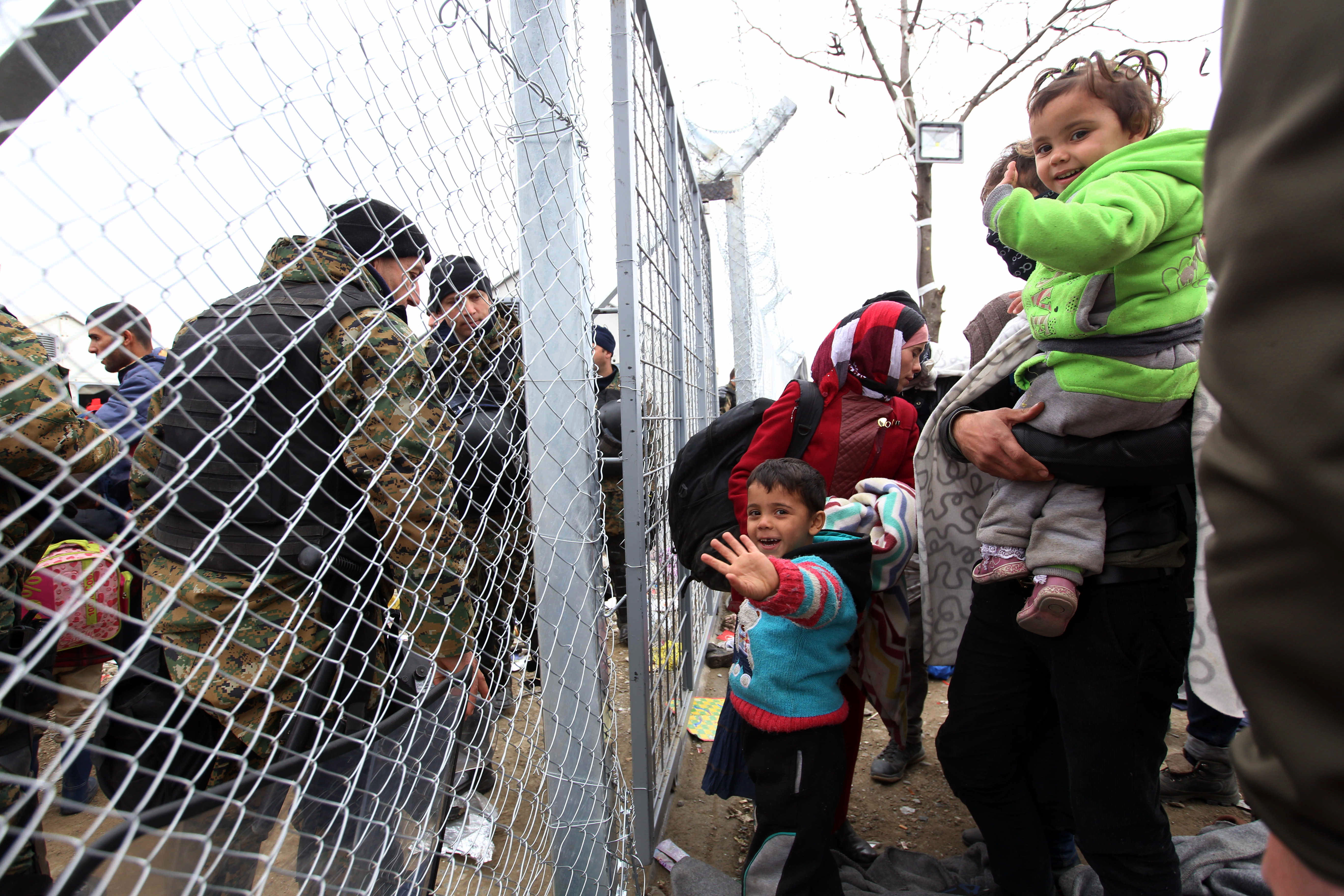 Ειδομένη: Περίπου 3.500 πρόσφυγες και μετανάστες πέρασαν στην ΠΓΔΜ