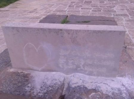 Ηράκλειο: Βεβήλωσαν τον τάφο του Καζαντζάκη