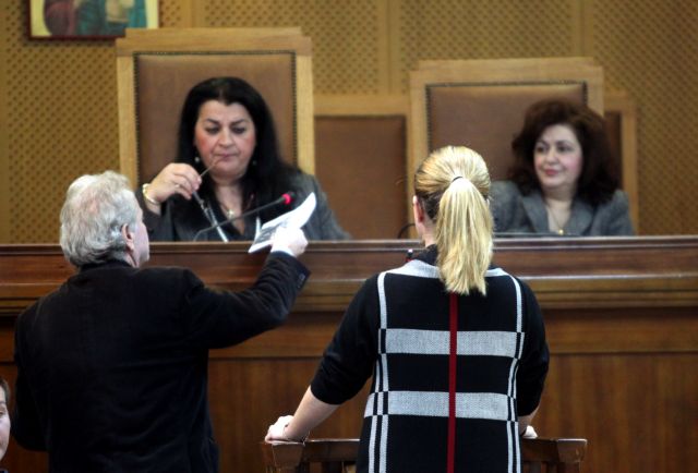 Χρυσή Αυγή δίκη: «Πόλεμος» από την υπεράσπιση εναντίον μάρτυρος | tovima.gr