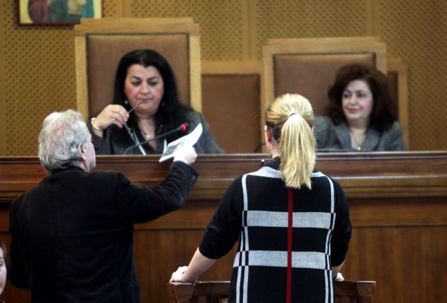 Χρυσή Αυγή δίκη: «Πόλεμος» από την υπεράσπιση εναντίον μάρτυρος