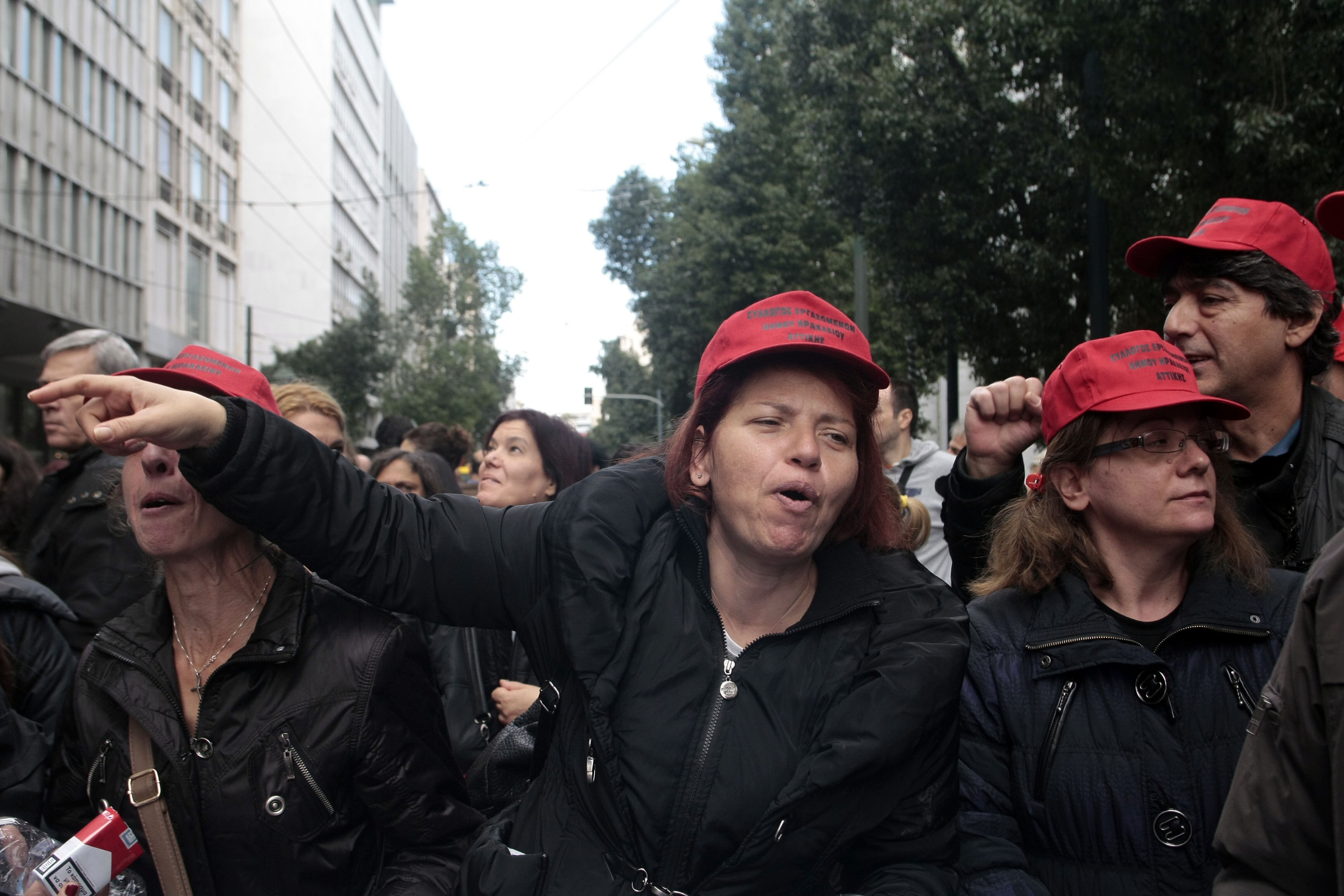 Το θηλυκό γένος μπαίνει τελικά σε όλα τα δημόσια έγγραφα