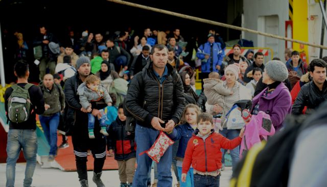 Refugees bring back smiles to Greek shipping companies