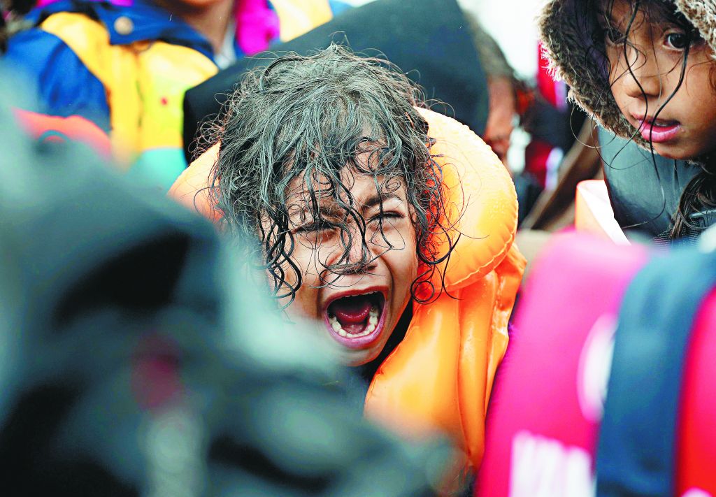 Μπερνάρ Καζνέβ: «Θα στηρίξουμε την Ελλάδα αλλά πρέπει κι αυτή να βοηθήσει τον εαυτό της»