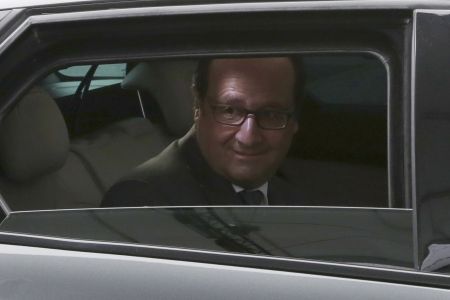 Ολάντ:Ξεπέρασε τον Σαρκοζί σε δημοφιλία για πρώτη φορά μετά το 2012