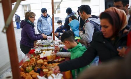 Spiegel: Το plan B της Μέρκελ για τους πρόσφυγες απειλεί τη «Σένγκεν»