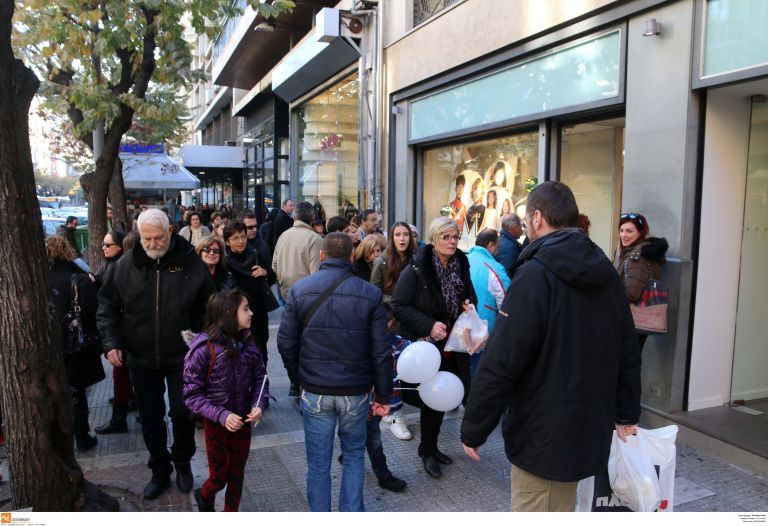 Ανοικτά τα καταστήματα την Κυριακή – Απεργούν οι εμποροϋπάλληλοι | tovima.gr