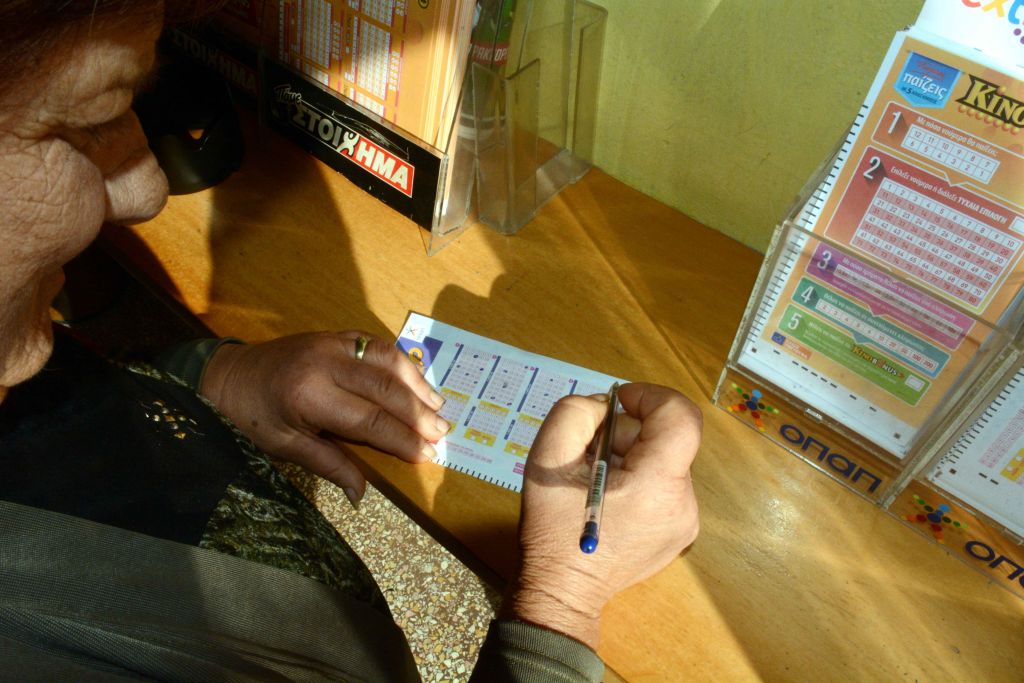 Αυξήσεις από την Πρωτοχρονιά σε παιχνίδια του ΟΠΑΠ και κρασί