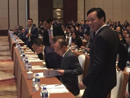 Επανεμφανίστηκε ο κινέζος μεγιστάνας που ελέγχει τη Folli Follie