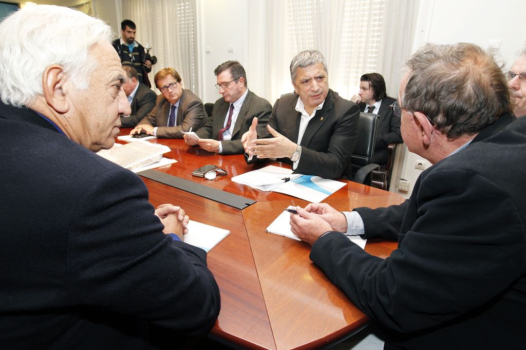 Στο παλιό αεροδρόμιο οι πρόσφυγες, αντιδρούν οι δήμαρχοι