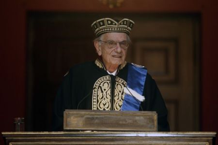 Βασ. Βασιλικός: Επίτιμος διδάκτορας του Πανεπιστημίου Αθηνών